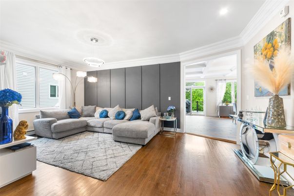 Interior, Living room, Pendant Lights, Recessed Lighting, Wood Texture Flooring