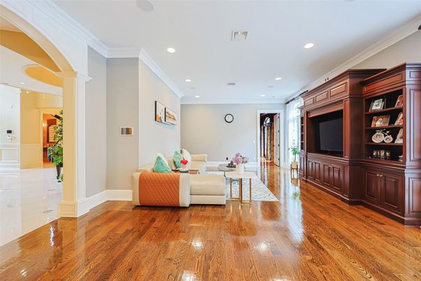 Interior, Living room, Recessed Lighting, Wood Texture Flooring