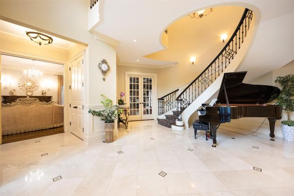 Chandelier, Interior, Piano, Recessed Lighting