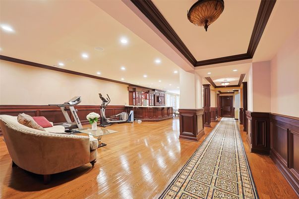 Fitness Equipment, Interior, Living room, Recessed Lighting, Wood Texture Flooring