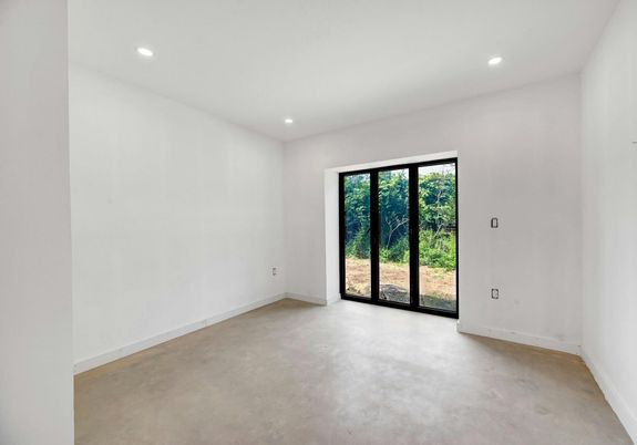 Empty room, Interior, Recessed Lighting