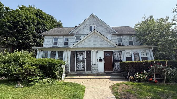 Exterior, Facade, Queen Anne Victorian