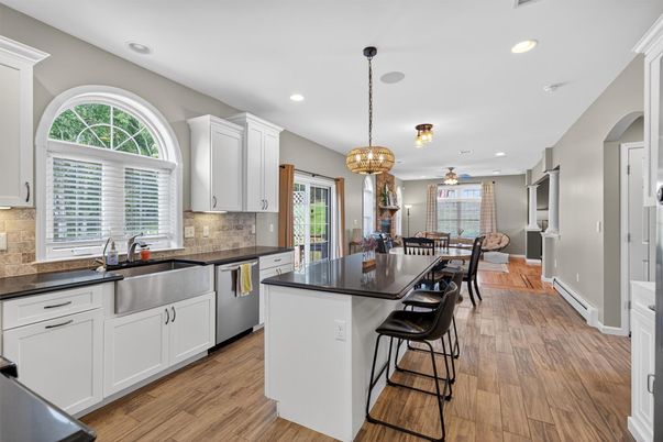 Chandelier, Dining room, Interior, Kitchen, Pendant Lights, Recessed Lighting, Wood Texture Flooring