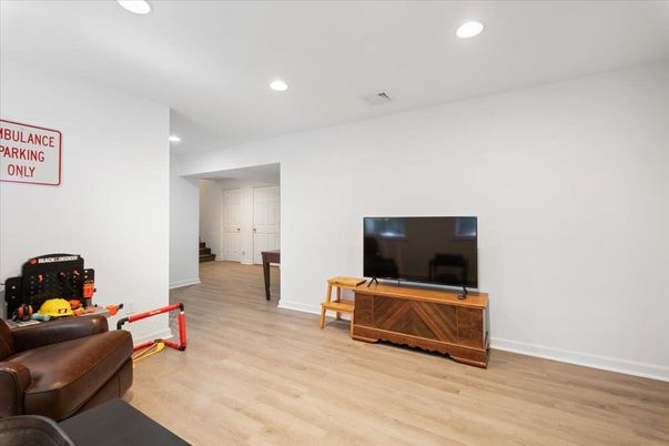 Interior, Recessed Lighting, Wood Texture Flooring