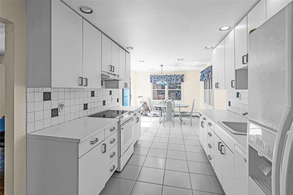 Dining room, Interior, Kitchen, Pendant Lights, Recessed Lighting