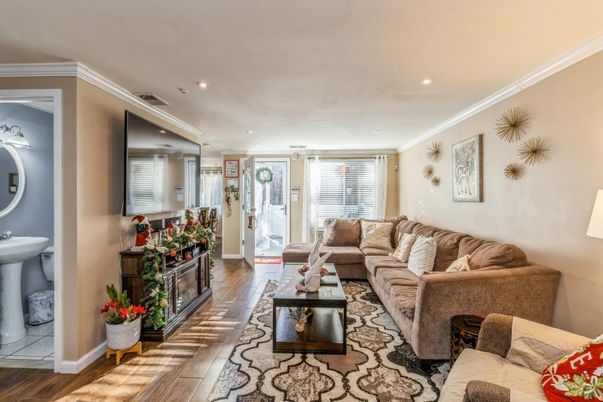Interior, Living room, Recessed Lighting, Wood Texture Flooring