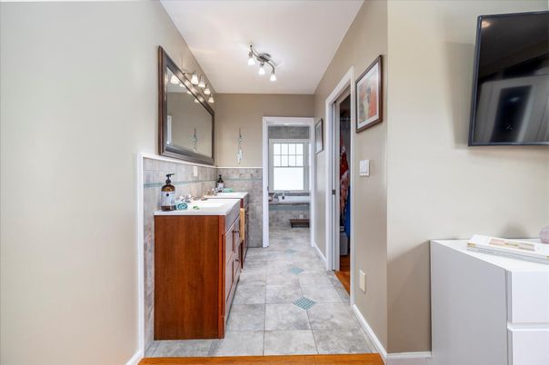 Bathroom, Dual Sink Vanities, Interior