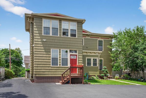 Exterior, Facade, American Foursquare