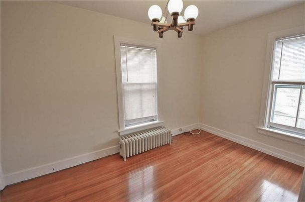 Chandelier, Empty room, Interior, Wood Texture Flooring