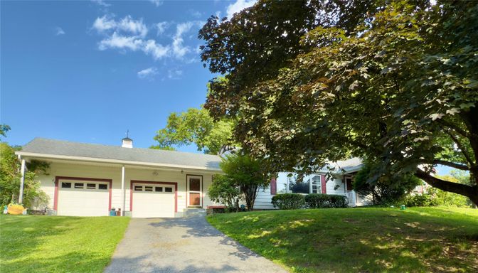 Attached, Exterior, Facade, Cape Cod