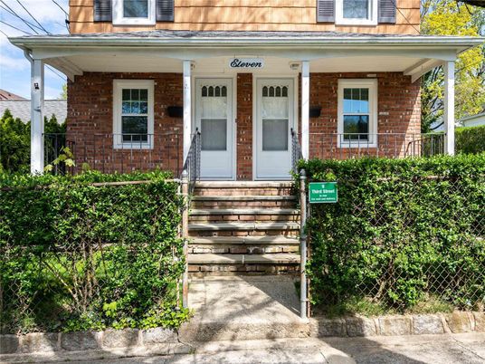 Exterior, Facade, Brick Facade, American Foursquare