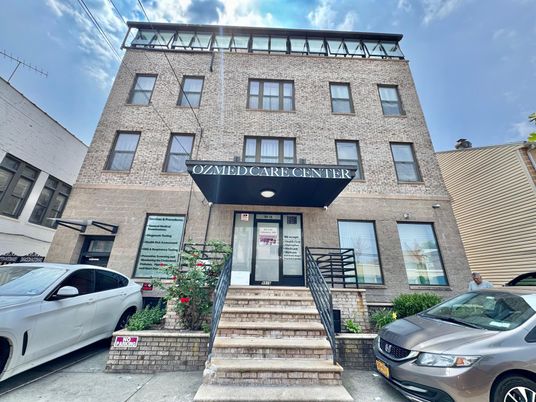 Exterior, Facade, Brick Facade, Rowhouse
