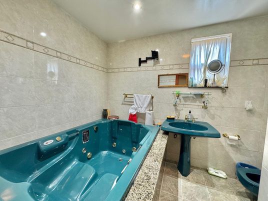 Bathroom, Hot Tub, Interior, Recessed Lighting