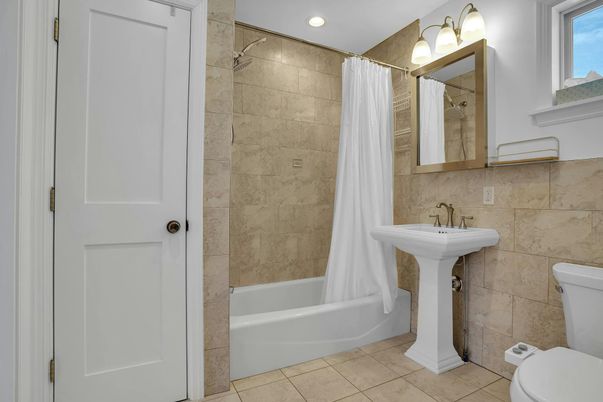 Bathroom, Interior, Recessed Lighting