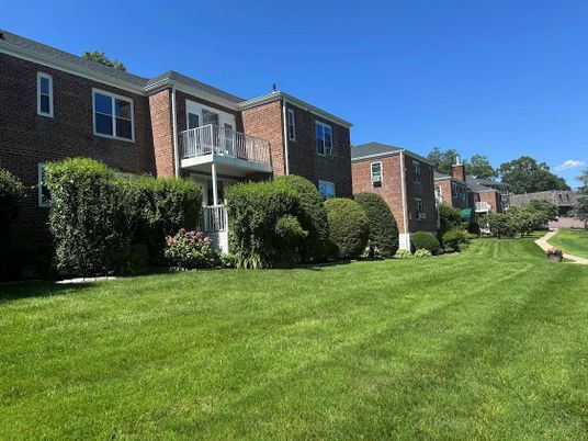 Exterior, Facade, Brick Facade, Rowhouse