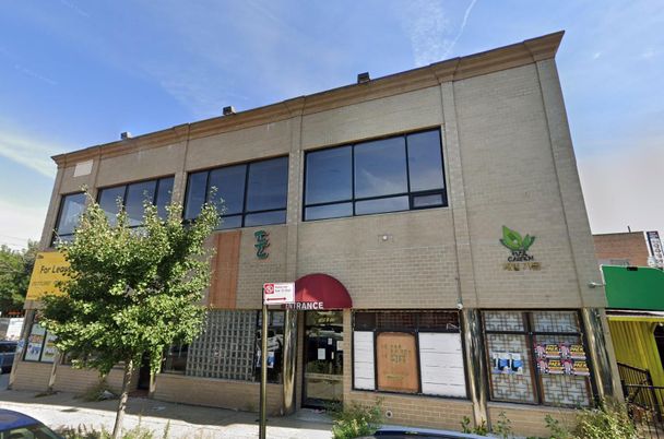 Exterior, Facade, Modern