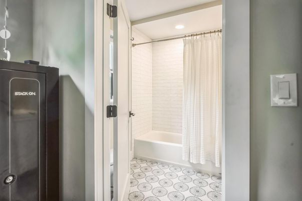 Bathroom, Interior, Recessed Lighting