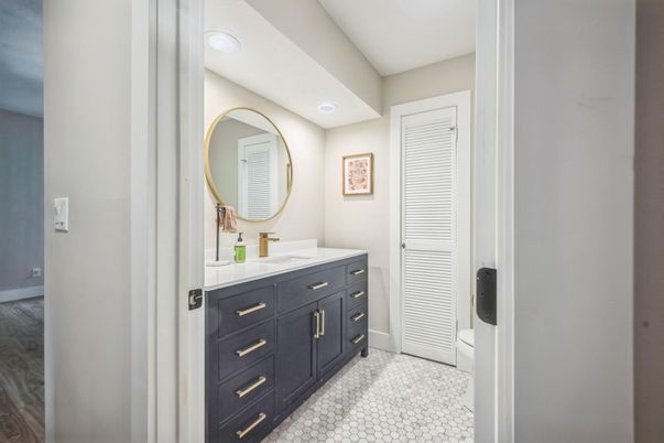 Bathroom, Interior, Recessed Lighting