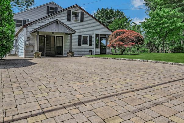 Exterior, Facade, Farmhouse