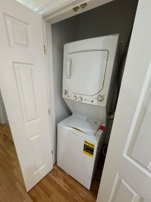 Interior, Utility Closets, Washer, Wood Texture Flooring