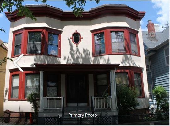 Exterior, Facade, Rowhouse