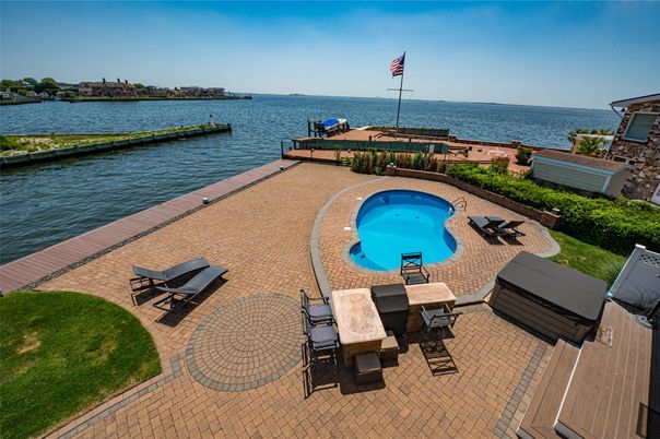 Exterior, Pool, Water