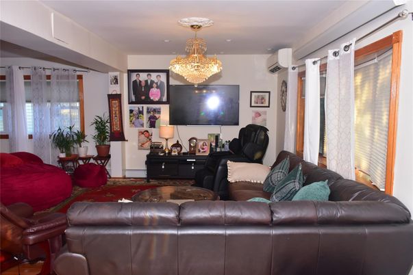 Chandelier, Interior, Living room