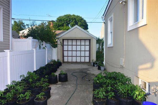 Detached Garage, Exterior