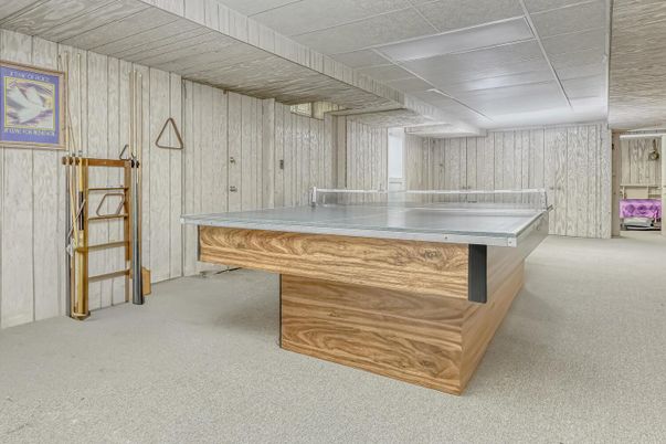 Game Room, Interior