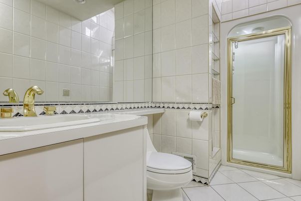 Bathroom, Interior, Recessed Lighting