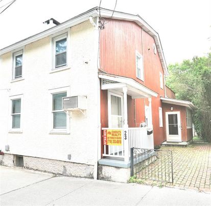 Exterior, Facade, Rowhouse