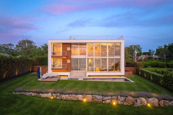 Backyard, Exterior, Facade, Modern