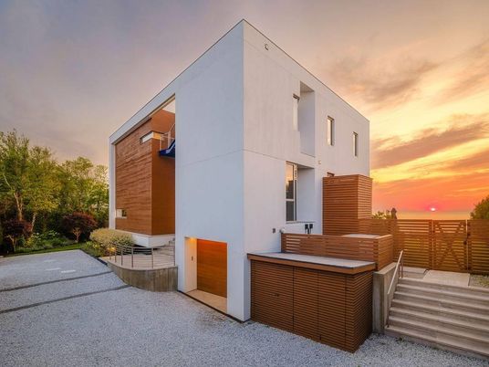 Backyard, Exterior, Facade, Modern