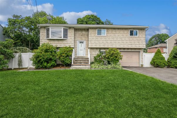 Attached, Exterior, Facade, Raised Ranch