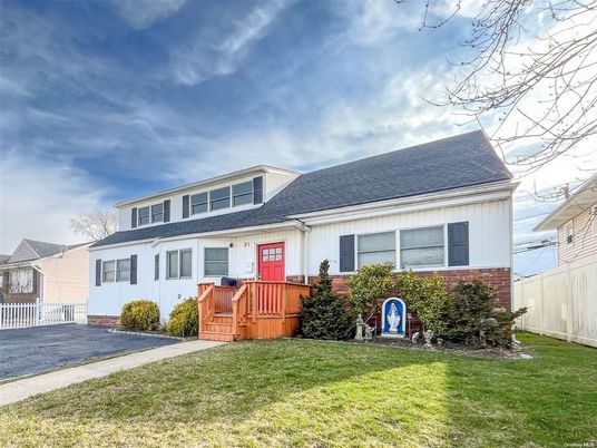 Backyard, Exterior, Facade, Cape Cod