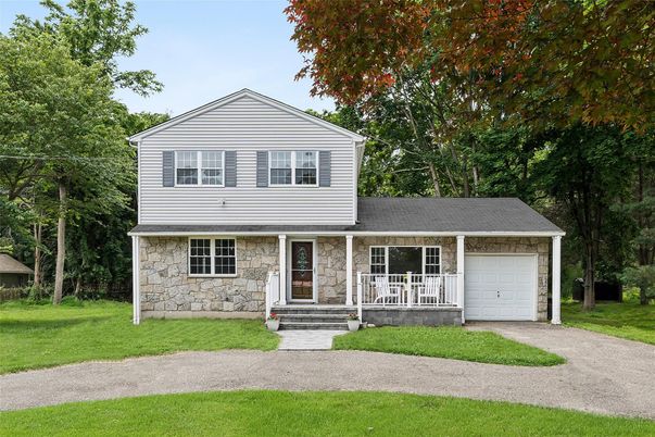 Attached, Exterior, Facade, Split Level