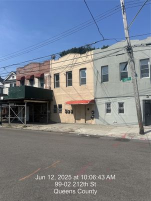Exterior, Facade, Rowhouse