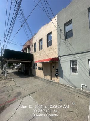 Exterior, Facade, Rowhouse
