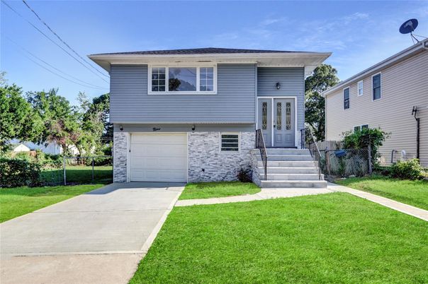 Attached, Exterior, Facade, Raised Ranch