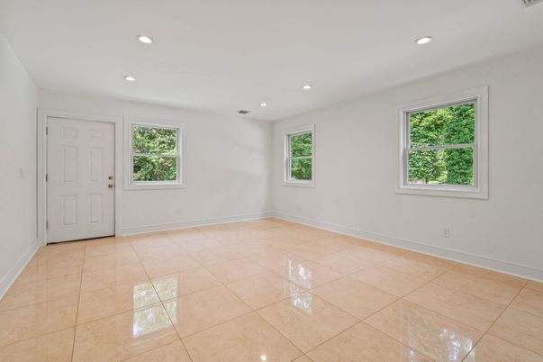 Empty room, Interior, Recessed Lighting