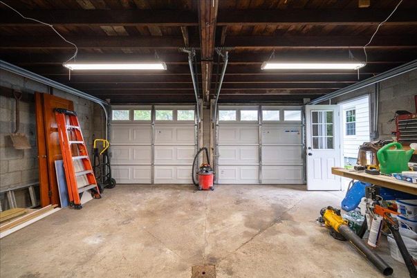 Garage, Interior, Wooden Beams