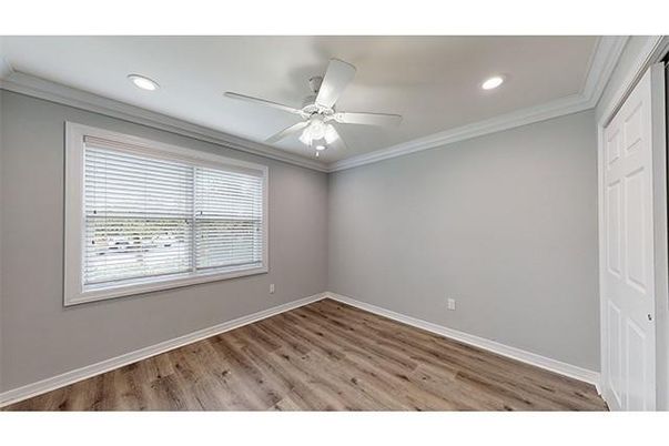 Empty room, Interior, Recessed Lighting, Wood Texture Flooring