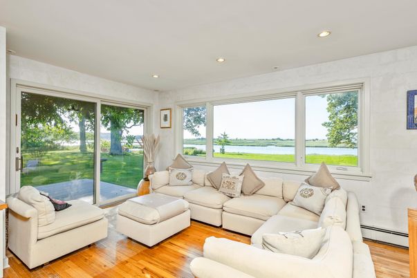 Interior, Living room, Recessed Lighting, Water, Wood Texture Flooring
