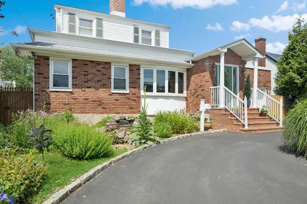 Exterior, Facade, Brick Facade, American Foursquare