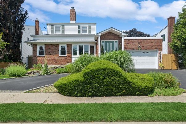 Attached, Exterior, Facade, Brick Facade, Split Level