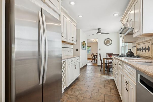 Dining room, Interior, Kitchen, Recessed Lighting, Stainless Steel Appliances