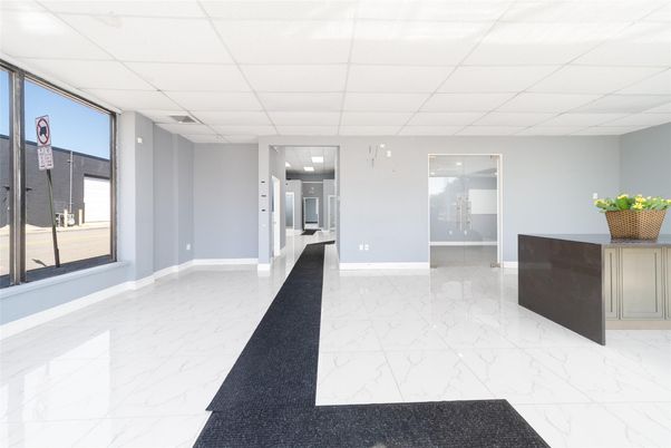 Empty room, Interior, Marble, Recessed Lighting