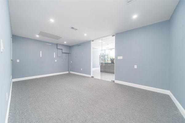 Empty room, Interior, Recessed Lighting
