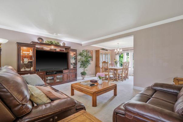 Chandelier, Dining room, Interior, Living room