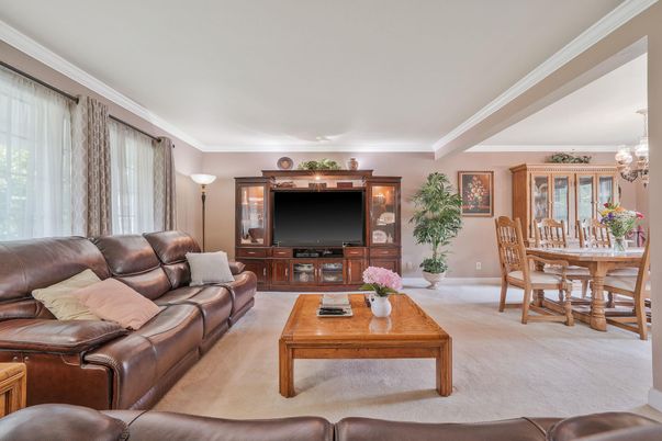 Chandelier, Dining room, Interior, Living room